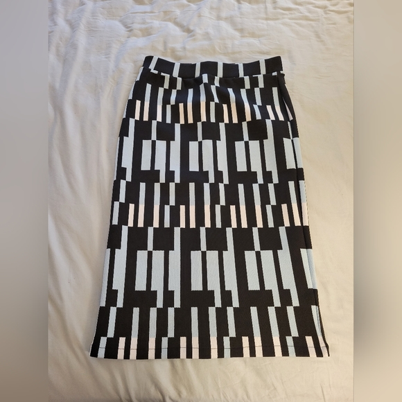 Light blue and black asymmetric design pencil skirt size 6 - Picture 1 of 5